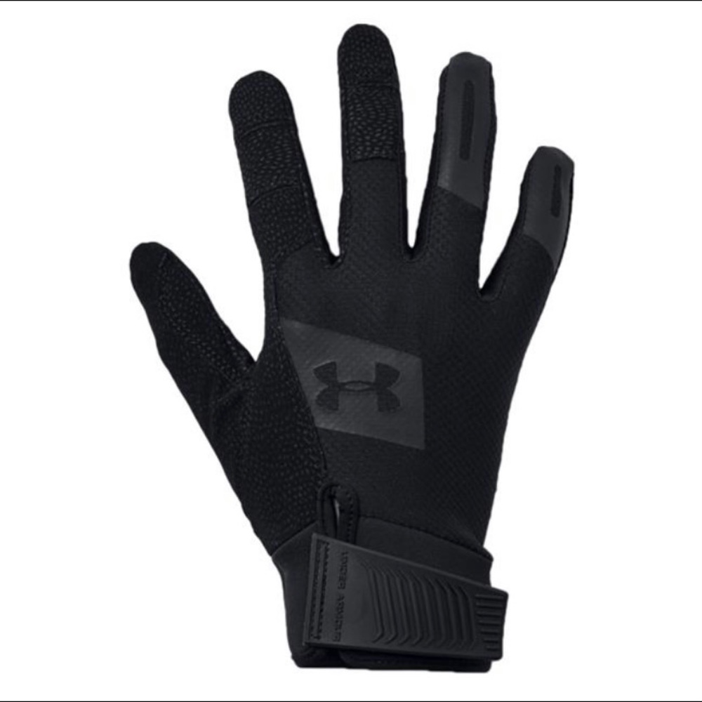 Under Armour  gloves size M